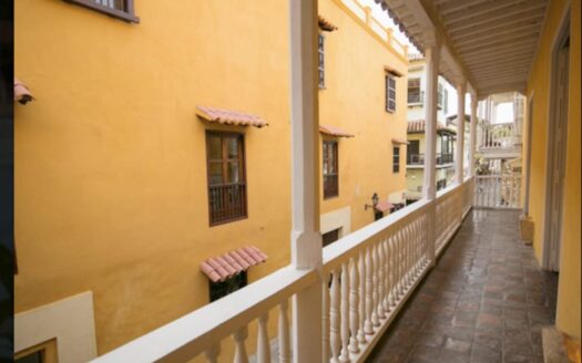 8 BR Dreamy Colonial Mansion with Pool