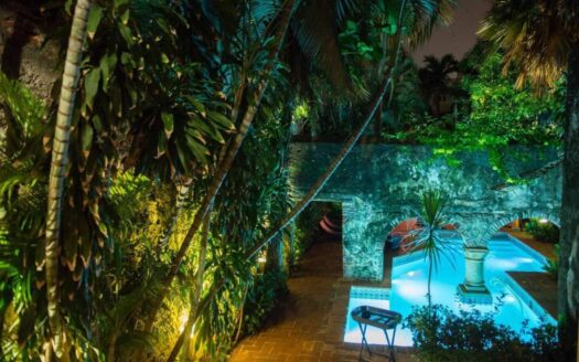 8 BR Dreamy Colonial Mansion with Pool