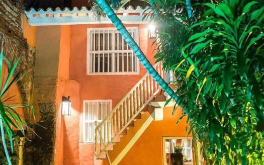8 BR Dreamy Colonial Mansion with Pool