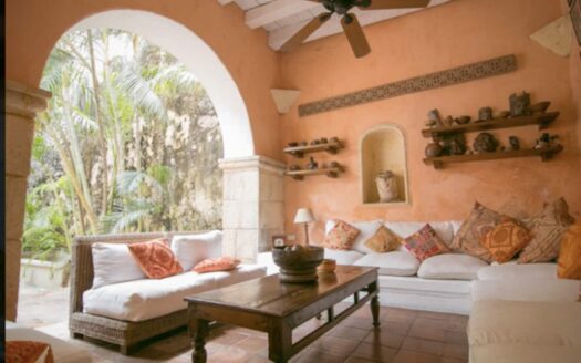 8 BR Dreamy Colonial Mansion with Pool