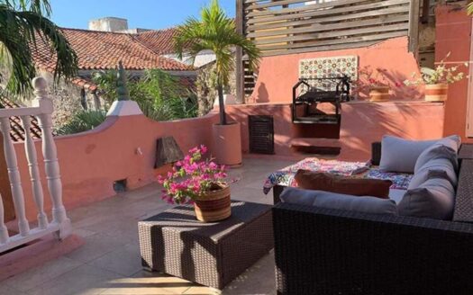 8 BR Dreamy Colonial Mansion with Pool