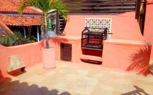 8 BR Dreamy Colonial Mansion with Pool