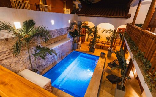 8 BR Super Luxury House with Pool