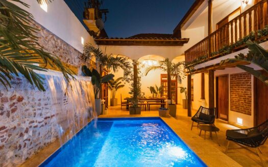8 BR Super Luxury House with Pool