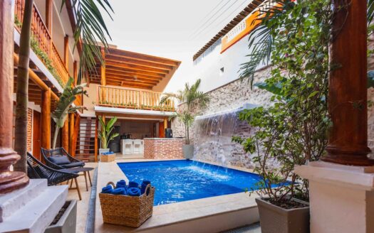 8 BR Super Luxury House with Pool