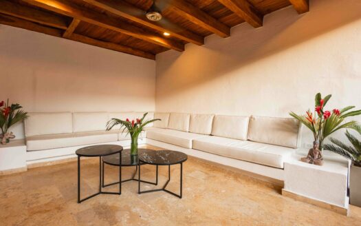 8 BR Super Luxury House with Pool
