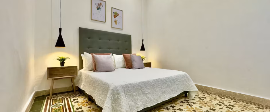 10 BR Luxury 10BD House Pool Old City