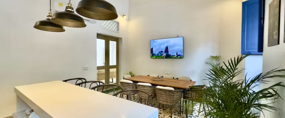 10 BR Luxury 10BD House Pool Old City