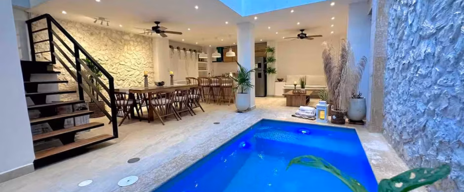 Super Luxury 5 BR House with Pool, Rooftop Jacuzzi