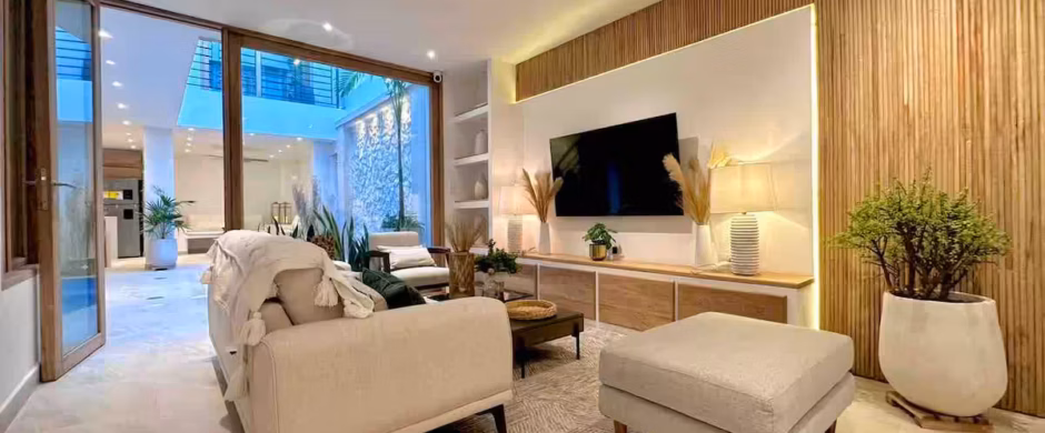 Super Luxury 5 BR House with Pool, Rooftop Jacuzzi