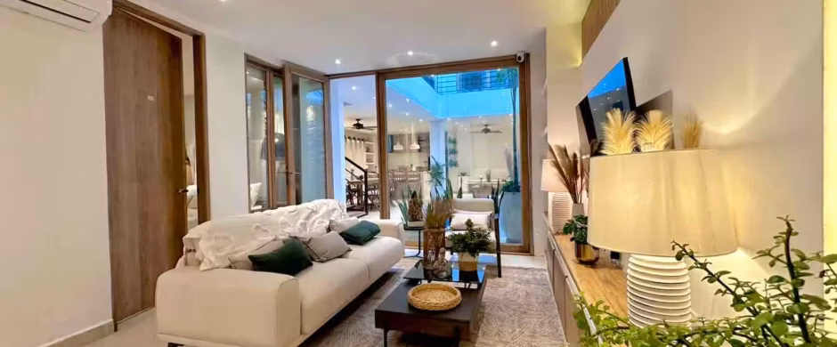 Super Luxury 5 BR House with Pool, Rooftop Jacuzzi