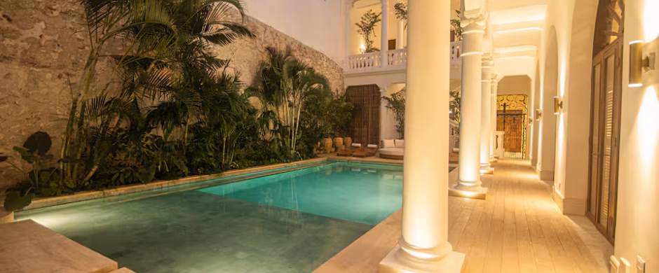 NEW 22 BDRM Luxury Mansion in the Old City