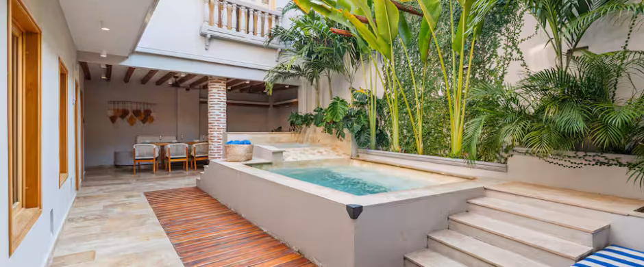 5 BDRM Luxury Villa with Pool | Jacuzzi & Terrace
