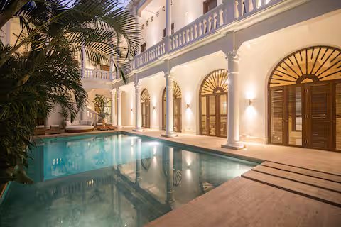 NEW 22 BDRM Luxury Mansion in the Old City