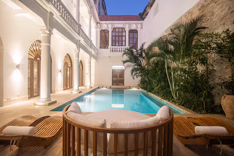 NEW 22 BDRM Luxury Mansion in the Old City