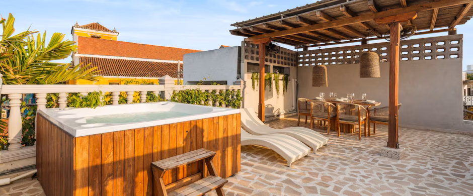 5 BDRM Luxury Villa with Pool | Jacuzzi & Terrace