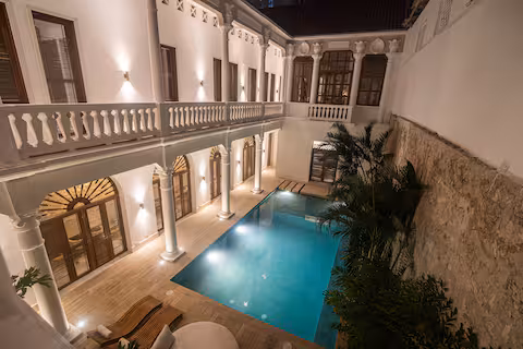 NEW 22 BDRM Luxury Mansion in the Old City