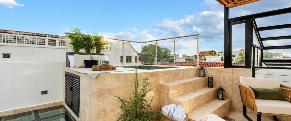 Homepage Modern Luxury 4BR Pool & Rooftop Jacuzzi Old Town